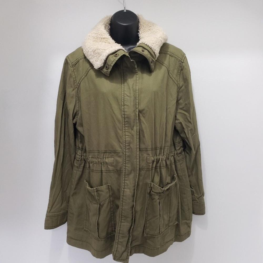 ⚡️NWOT Abound military jacket with fur collar⚡️